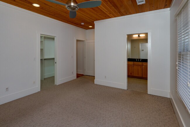 Building Photo - 3186 Parthenon Ave