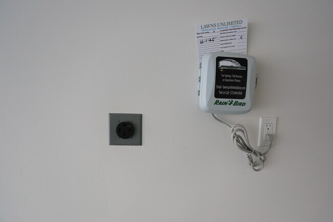 Building Photo - 4400 Kingston Heath Dr