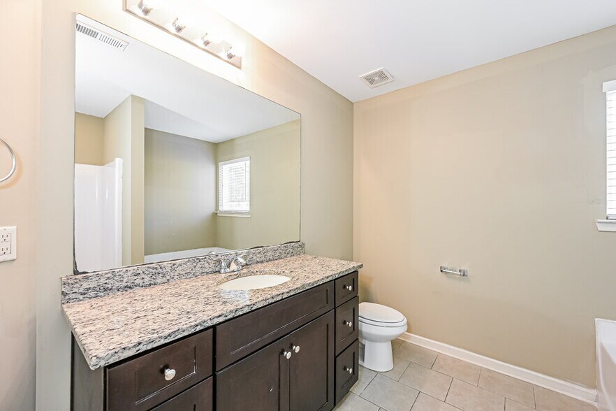 Building Photo - 124 Hill Crest Cir
