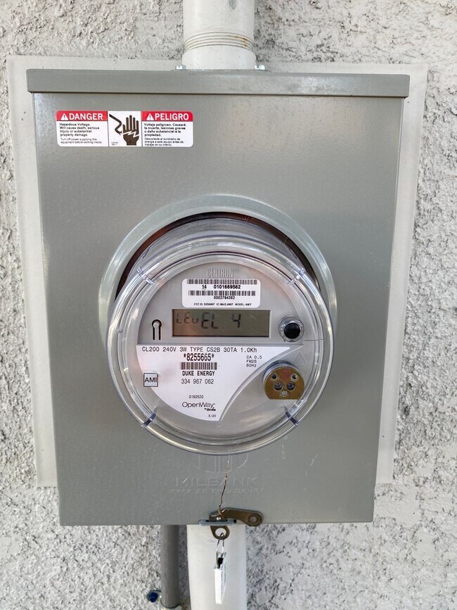 Building Photo - Desirable SE Ocala Neighborhood 3/2/2 **Won't Last**