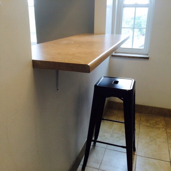 Eating Bar - 409 Rohrer St