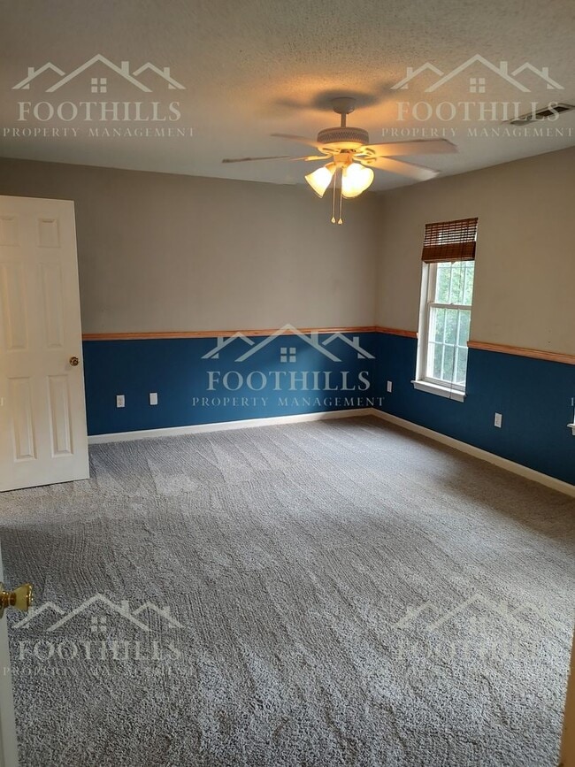Building Photo - 3-Bedroom Home with Scenic Views in Pendle...