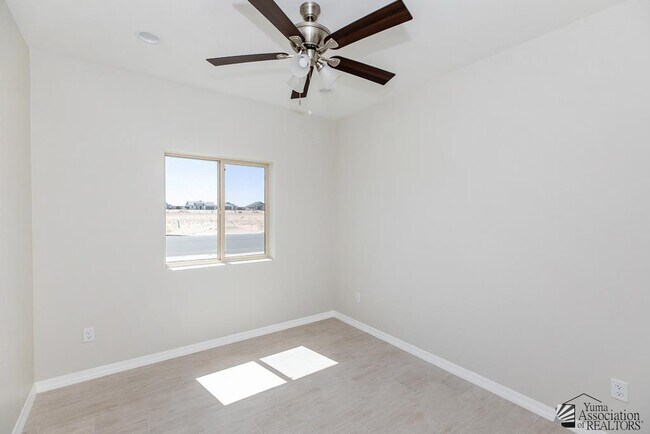 Building Photo - 10688 E 45th St