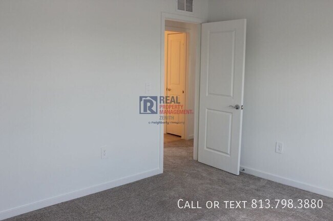 Building Photo - 11225 Sycamore Glen Loop