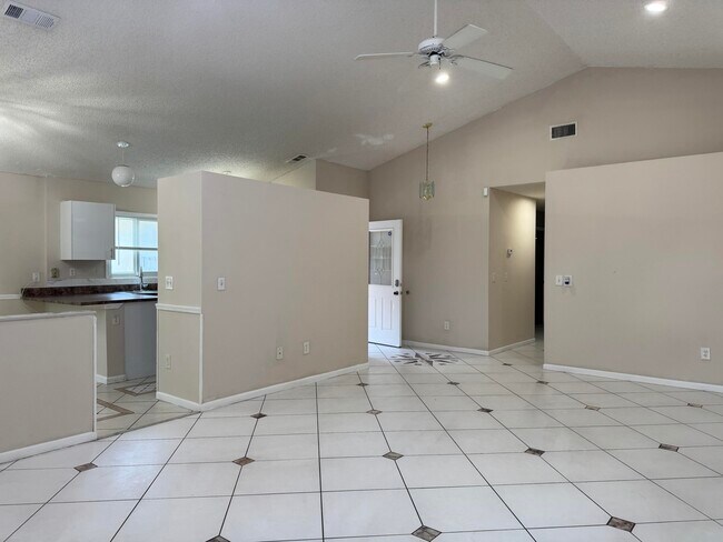 Building Photo - 1038 W Jasmine Ln