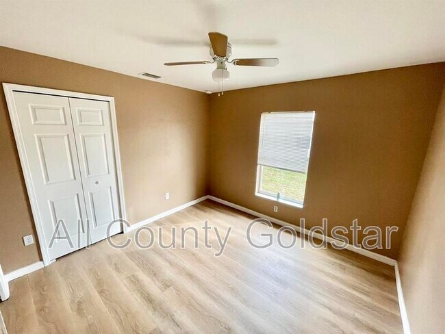 Building Photo - 2502 Trianna St