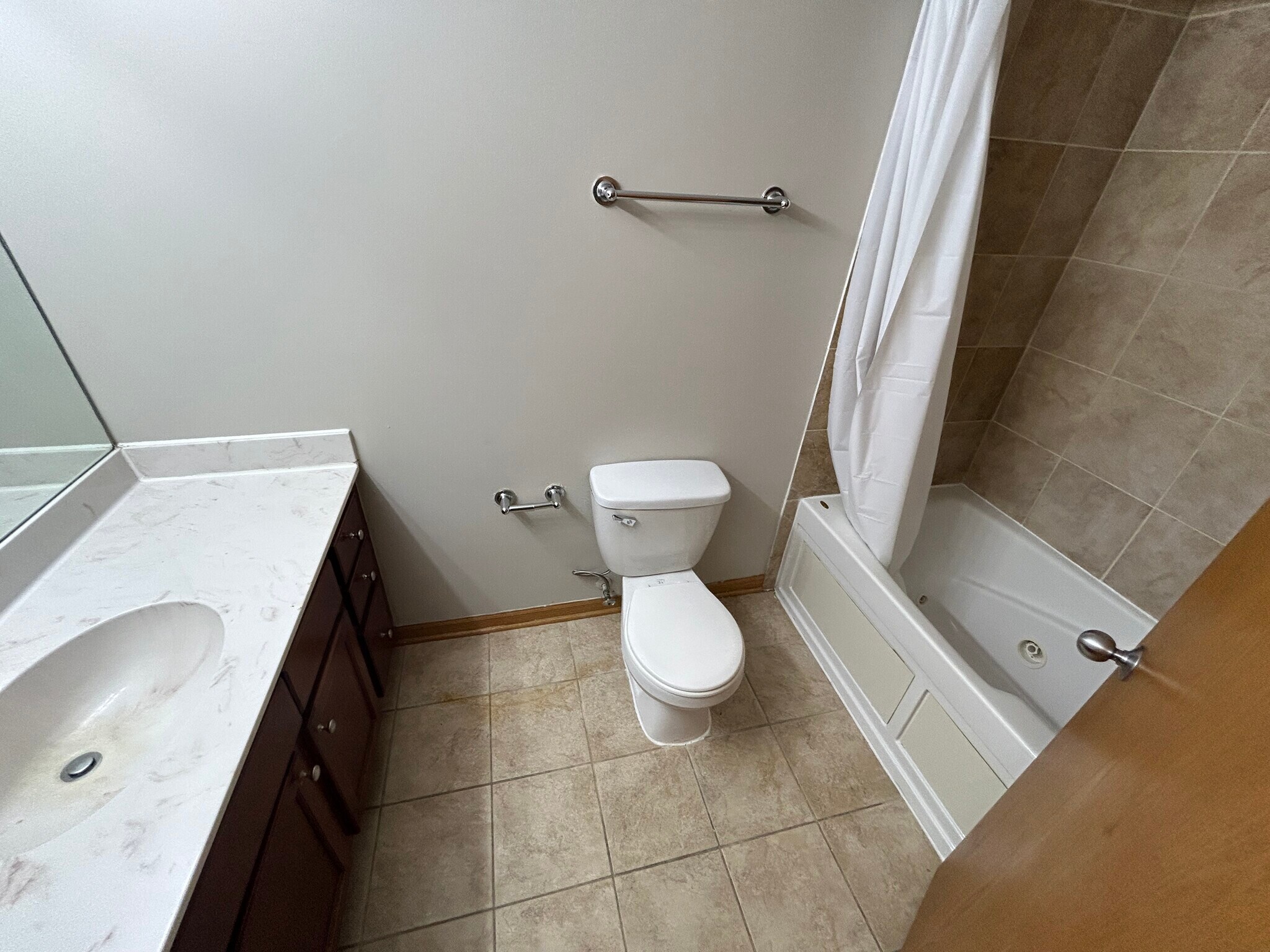 Building Photo - 5642 S Prairie Ave