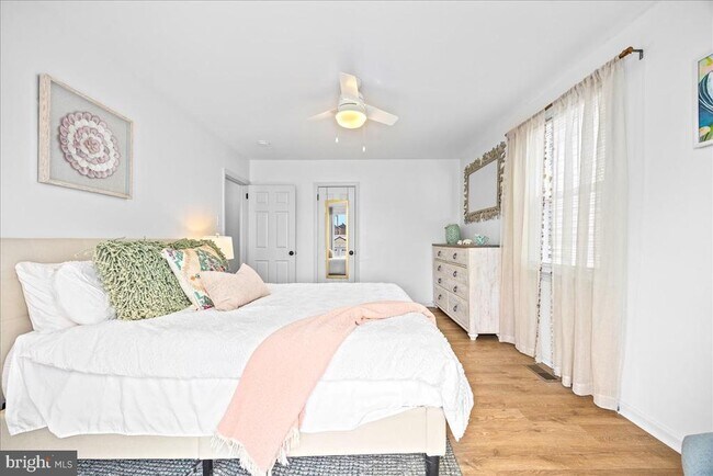 Building Photo - 208 N Lancaster Ave