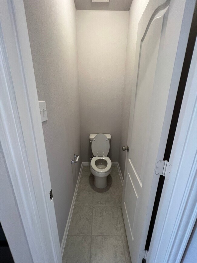 Building Photo - 15446 Islandview Ln