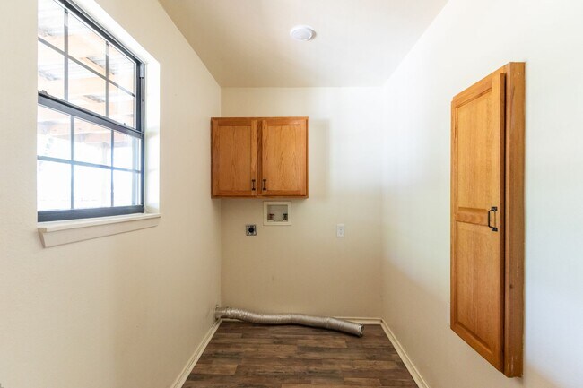 Building Photo - 2233 Fannin St
