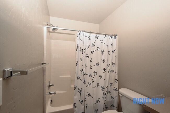 Building Photo - 4648 N Elisha Ave