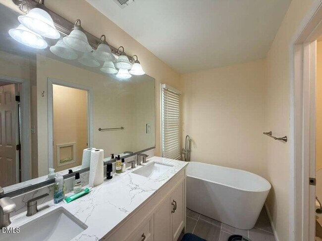 Building Photo - 109 E Seve Ct