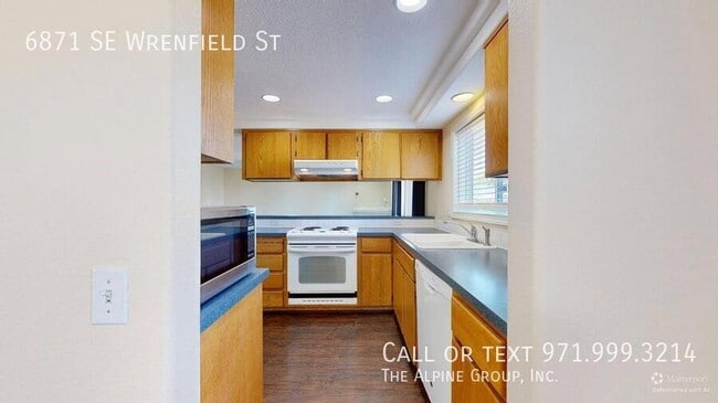 Building Photo - 6871 SE Wrenfield St