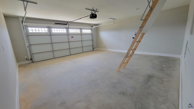 Building Photo - 104 Cassandra Ann Wy