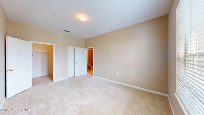 Building Photo - 7990 Baymeadows Cir E