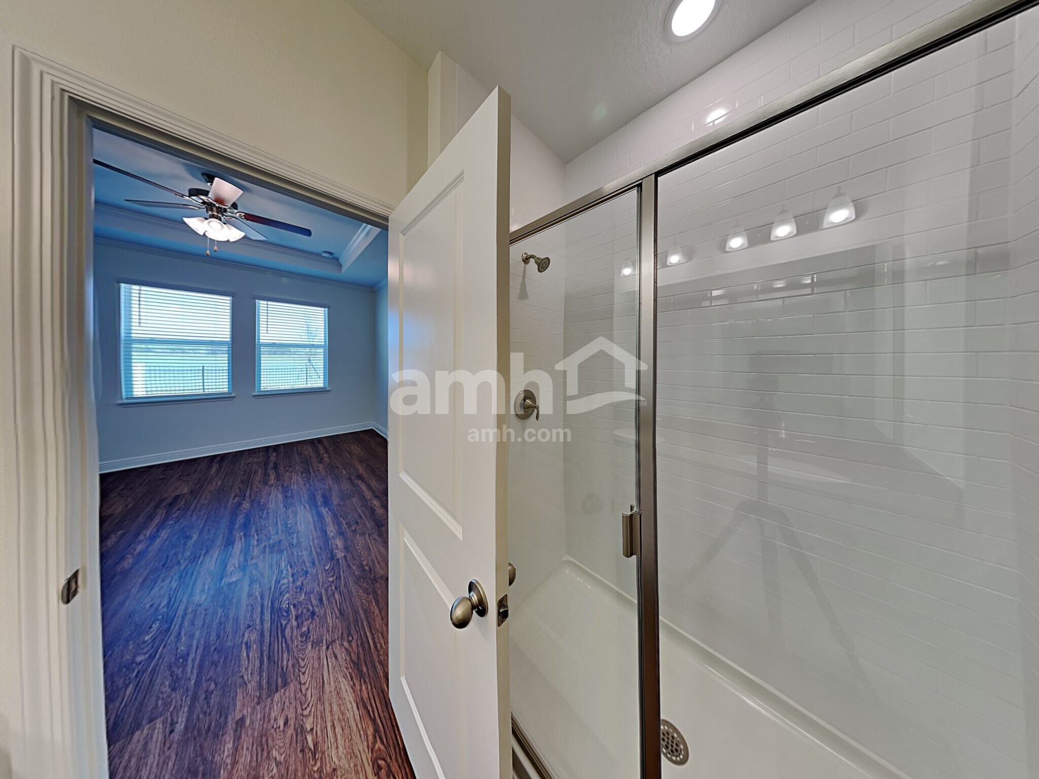 Building Photo - 1228 Sky Lks Dr