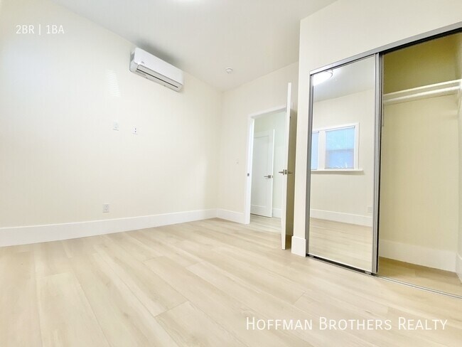 Building Photo - 865 N Las Palmas Ave