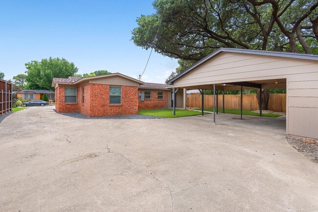 Building Photo - 1001 Belvedere Dr