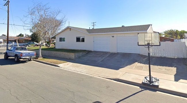 Building Photo - 3BD/2BA HOME AVAILABLE IN NORTH CLAIREMONT ONLY $4,495!