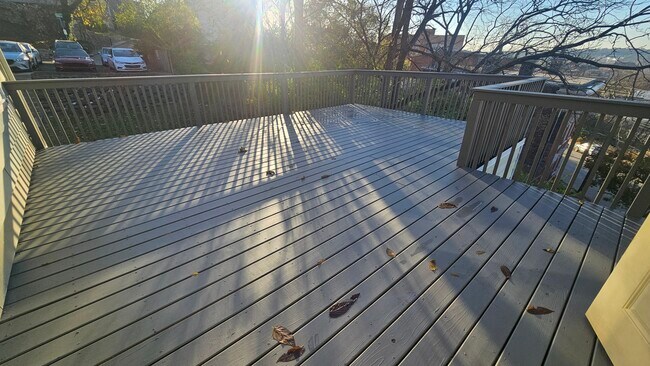 Building Photo - 635 Kress Aly