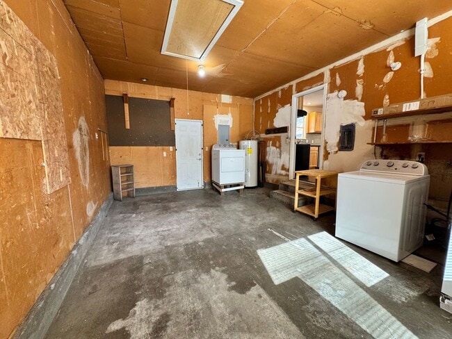 Building Photo - FOR RENT: UNFURNISHED: - Super Sweet Cottage style home in Midtown Bend.