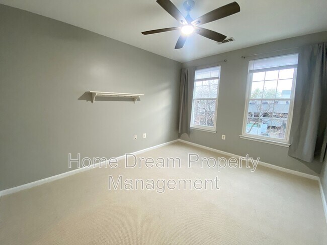 Building Photo - 2465 Army Navy Dr