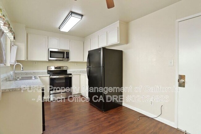 Building Photo - 2433 Sequoia Dr