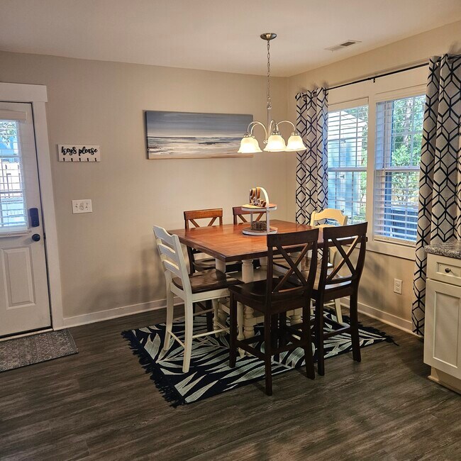 Building Photo - 608 Albemarle Rd