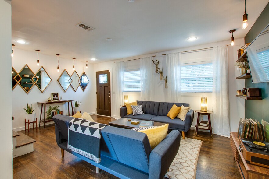 Living Room - 723 Joseph Ave