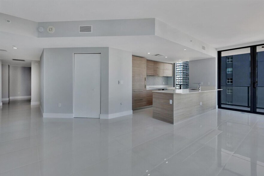 Building Photo - 1300 S Miami Ave