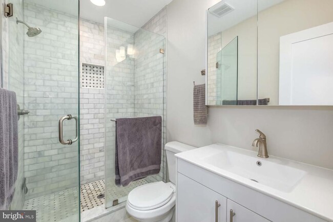 Building Photo - 1228 Oates St NE
