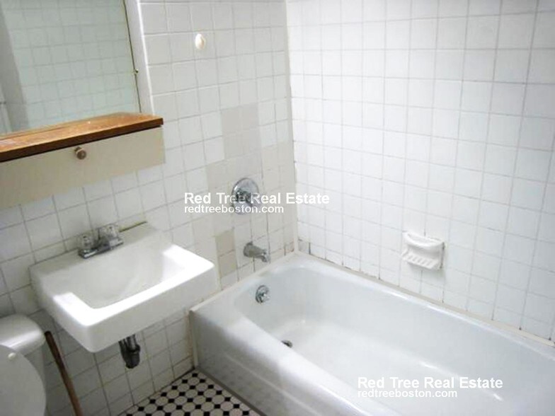 Building Photo - 144 Kenrick St