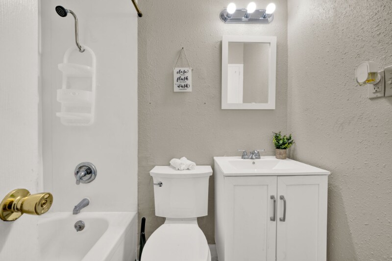 Building Photo - 313 Deborah Dr