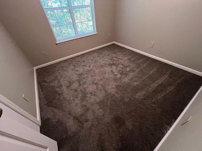 Building Photo - 3 Bedroom, 2 Car Garage in Ridgewood