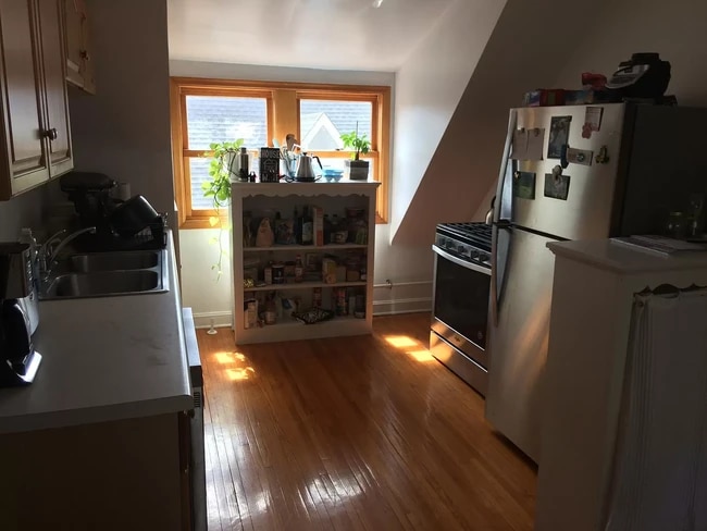 Building Photo - 3535 Irving Ave S