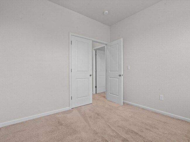 Building Photo - Move in Ready in the Heart of Reno