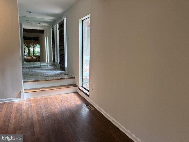 Building Photo - 4 Hazelhurst Dr