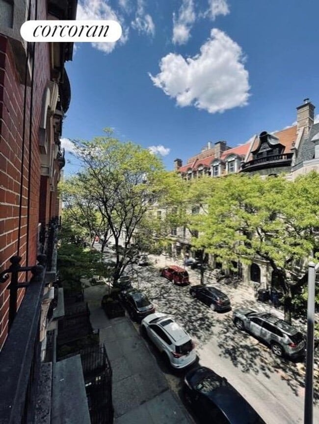 Building Photo - 304 W 107th St
