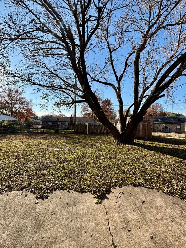 Building Photo - Cozy Broken Arrow Home