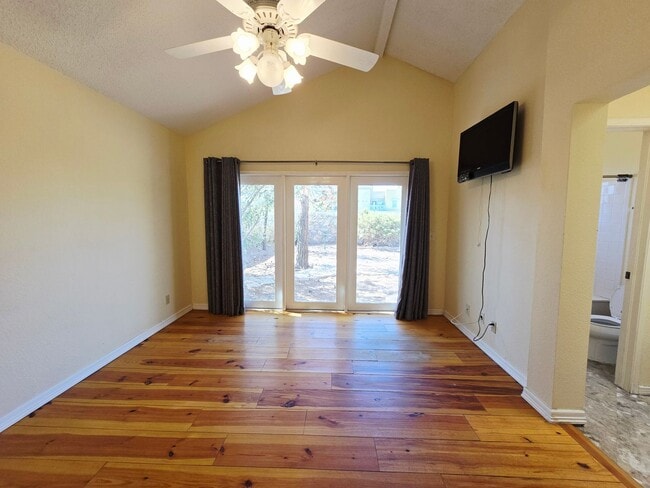 Building Photo - Charming 3 Bedroom, 2 bath Home in West El...