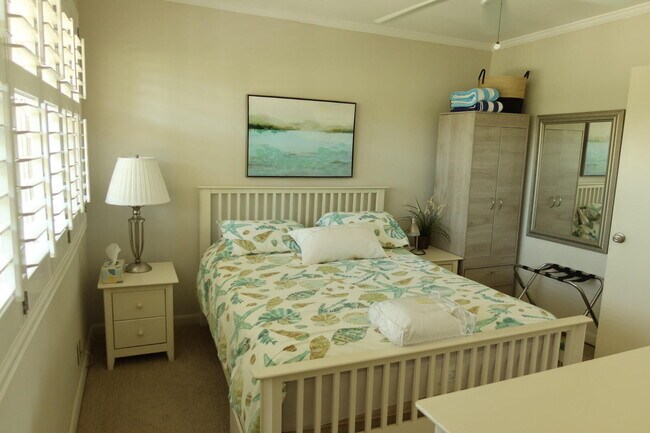 Building Photo - 1221 Hillsboro Mile