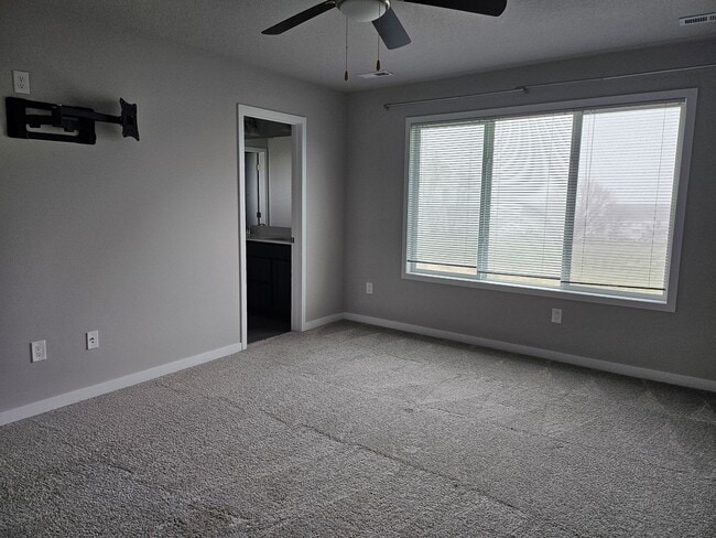 Building Photo - 3 Bed / 2.5 Bath Home in Norwalk. Move-In Special: Get 1 month FREE with an 18-Month Lease!