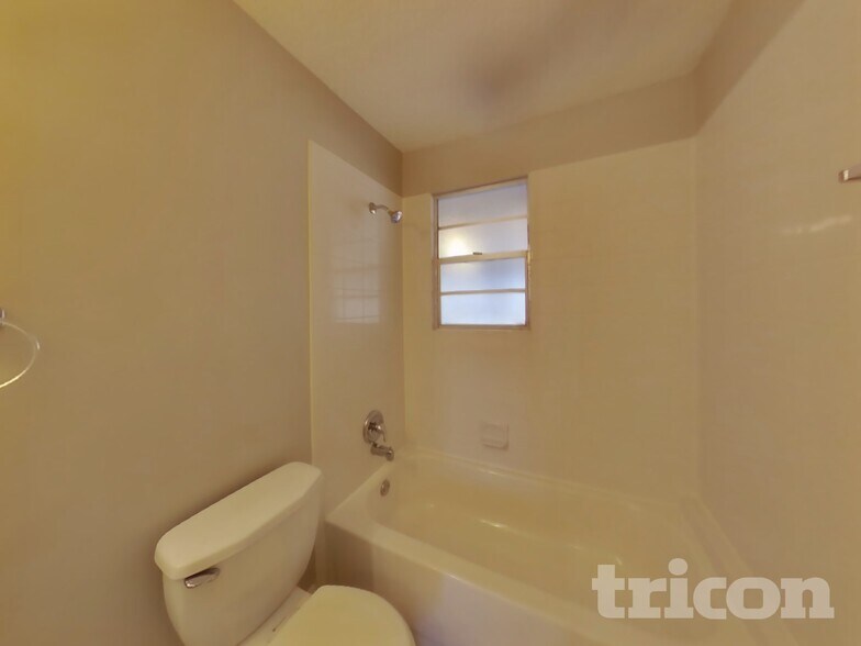 Building Photo - 1734 Alder Dr