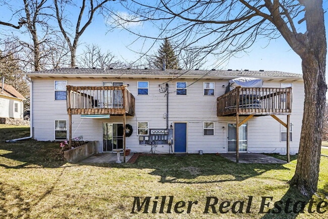 Building Photo - 2 Bedroom Apartment in Hastings – Gas and Water Included – $1,150/mo