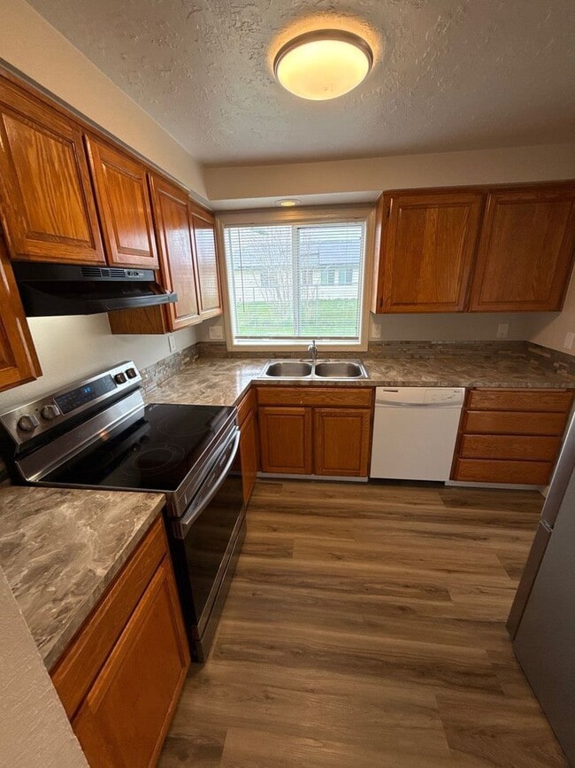 Building Photo - 3714 47th Ave NE