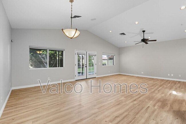 Building Photo - 6326 N 14th Pl