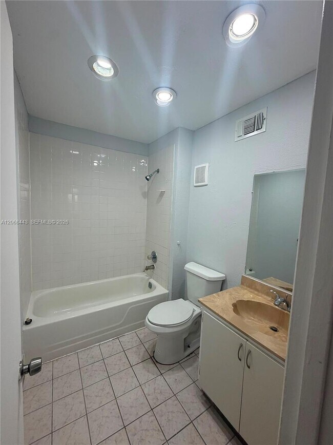Building Photo - 8020 N Colony Cir