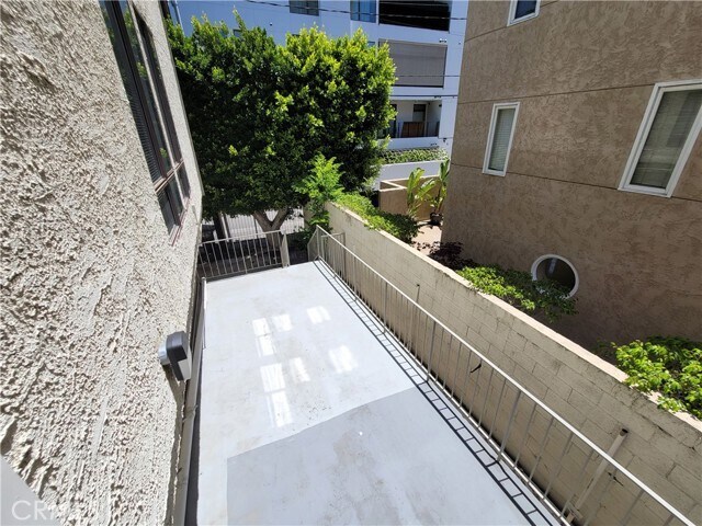 Building Photo - 450 N Oakhurst Dr