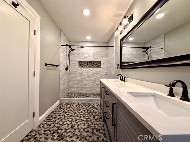 Building Photo - 9912 Newcomb Ave