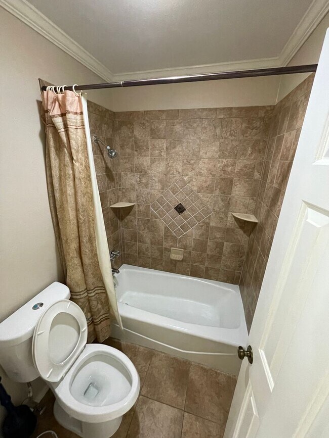 Building Photo - Beautiful 3 Bedroom Shreveport Home